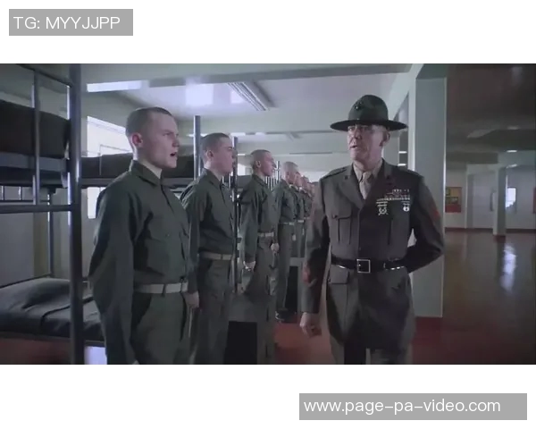 足球流氓背后的社会现象与人性探讨的深度反思与启示